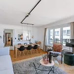 Huswell - Frontal Seaview Apartment In Ostend